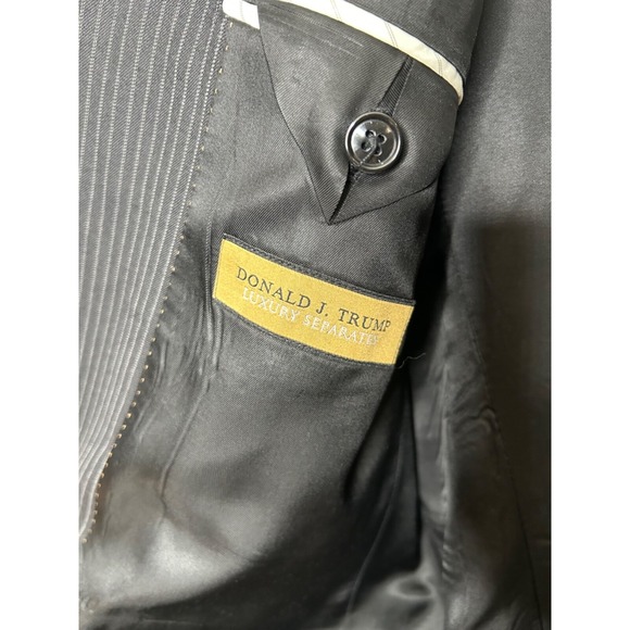 Donald J Trump Luxury Suit 2pc Pinstriped Black Blazer 40 Pants